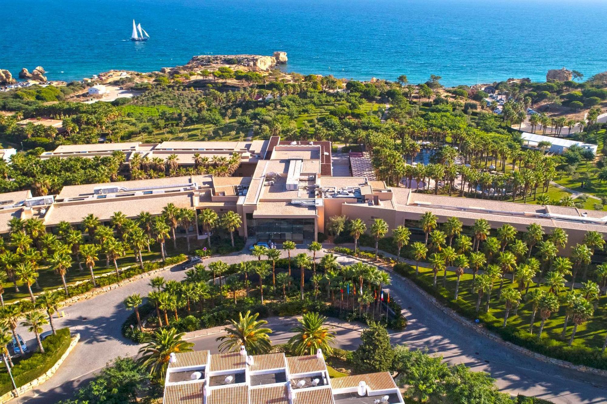 Kimpton Atlantico Algarve By Ihg Hotel Albufeira Exterior photo Aerial view of the hotel